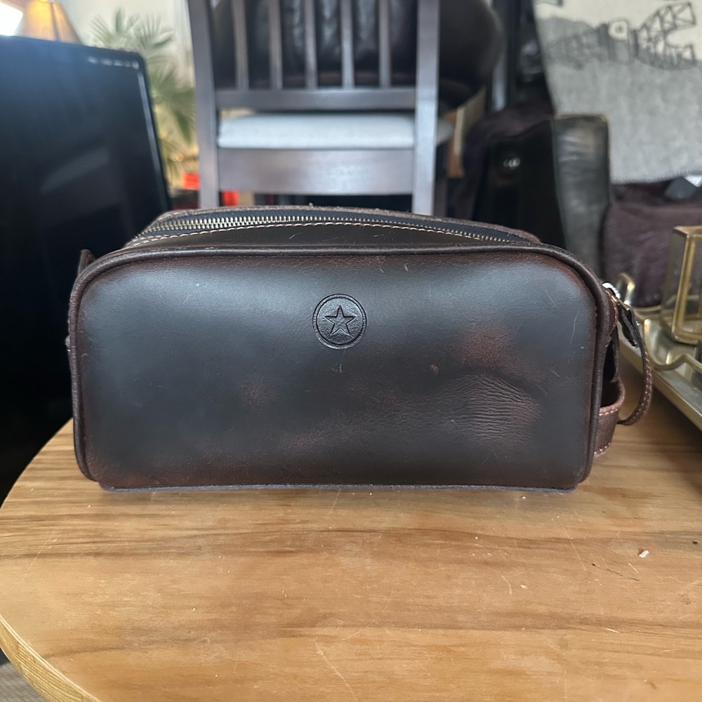 Aaron Leather Goods Brown Leather Men's Grooming Bag. Like new
